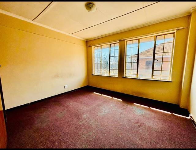 2 BEDROOM APARTMENT FOR SALE IN VANDERBIJLPARK CENTRAL